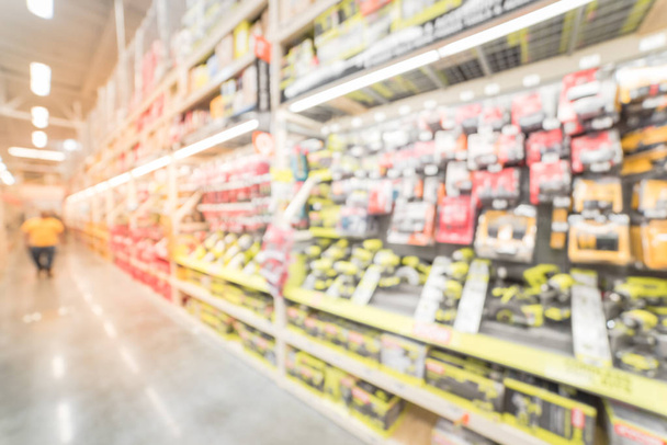 Blurry fondo cliente de compras de herramientas eléctricas en la tienda de mejoras para el hogar en EE.UU.
 - Foto, imagen