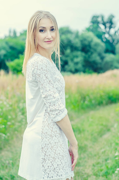 Beautiful sexy blonde outdoors portrait - Foto, afbeelding