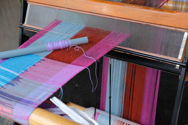 Tekstil yapımı için dokuma makinesi ahşap tezgah - Fotoğraf, Görsel