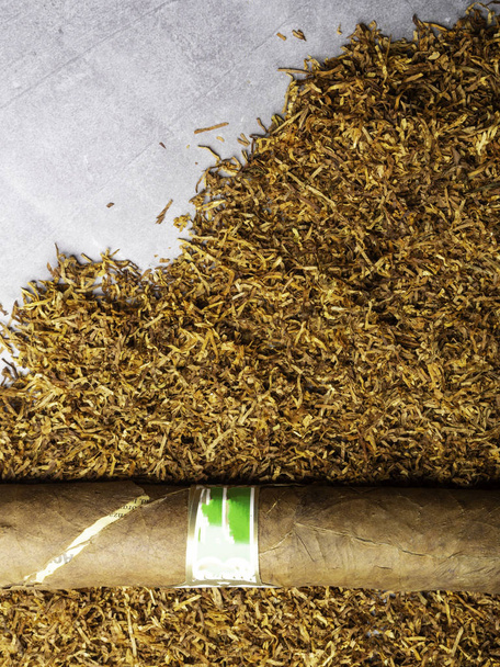 Montón de tabaco y el fondo de cigarros de lujo, espacio de copia
 - Foto, Imagen