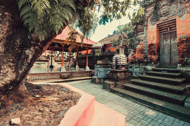 Estatuas balinesas antiguas, hinduismo, religión, Bali, Indonesia
 - Foto, imagen