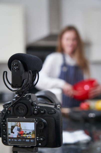 Female Vlogger Making Social Media Video About Cooking For The I - Foto, afbeelding