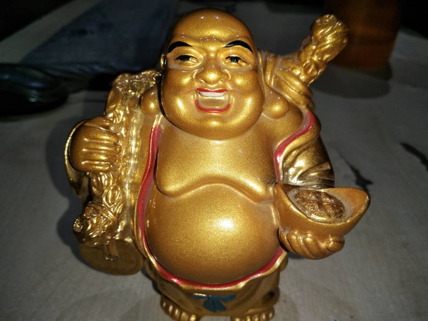 Gülen Budha heykeli bir resim - Fotoğraf, Görsel