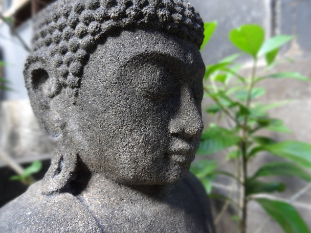 Egy kis Buddha szobor közelről - Fotó, kép