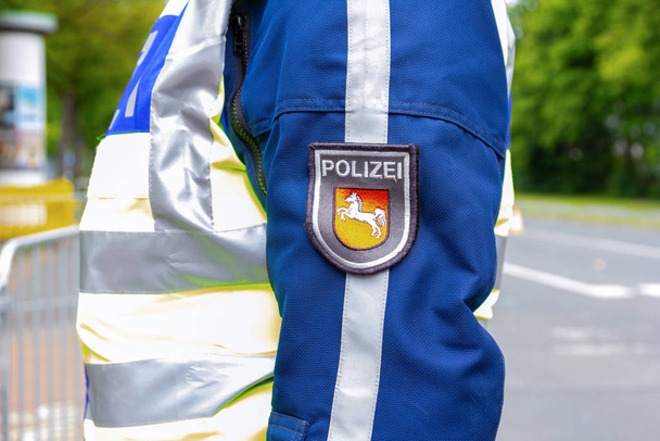 emblema da polícia alemã usado por um oficial. A palavra alemã Polizei significa polícia.
. - Foto, Imagem