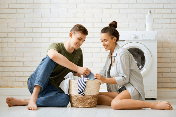 loving couple is doing laundry - Foto, afbeelding