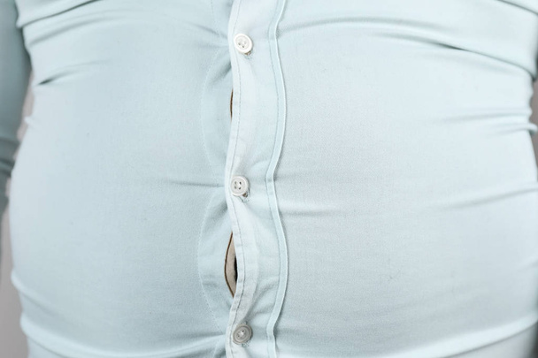 Overweight man with large belly in tight shirt , closeup - Φωτογραφία, εικόνα