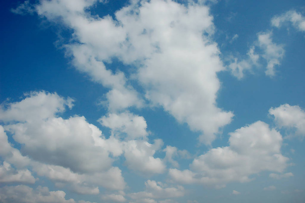 wolken, lucht, blauw, vrijheid. - Foto, afbeelding