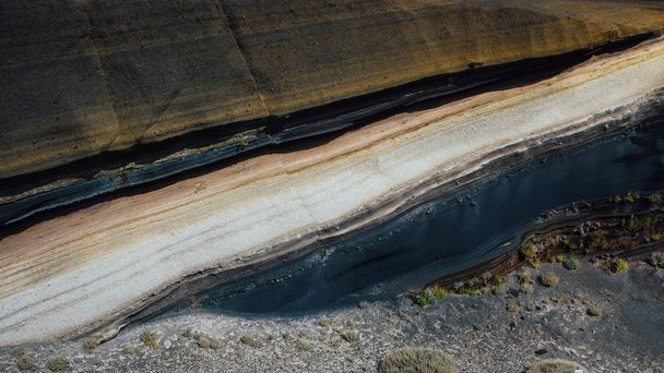 strate de croûte terrestre en coupe transversale, fond abstrait
 - Photo, image