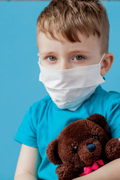 Cute little boy using nebulizer on blue background. Allergy conc - Foto, Bild