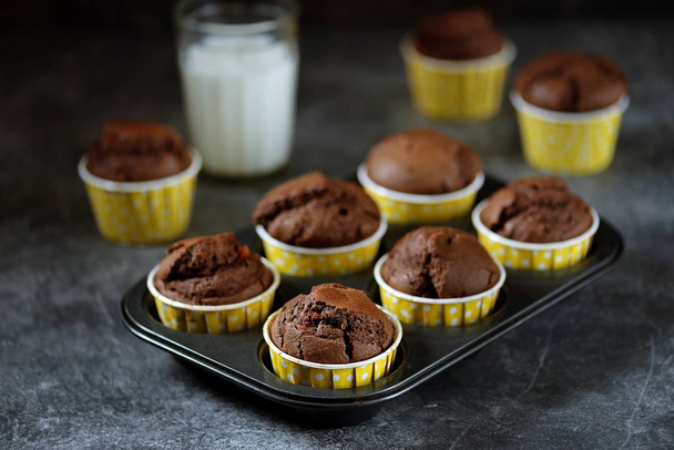 Zelfgemaakte chocolade muffins. Zelfgemaakte bakken. - Foto, afbeelding
