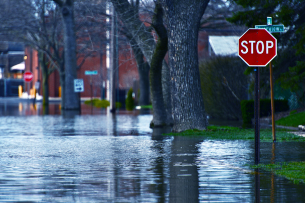 Затоплена вулиця
 - Фото, зображення