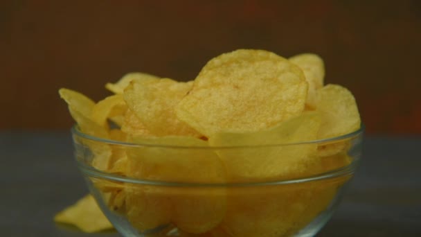 Hand taking potato chips - Πλάνα, βίντεο
