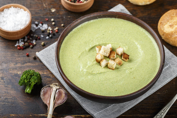 bowl of broccoli and green peas cream soup on wooden table  - Foto, Imagen