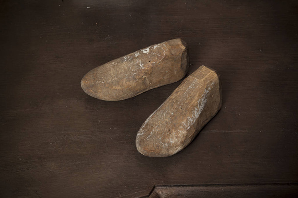 дерев'яні форми для взуття
 - Фото, зображення
