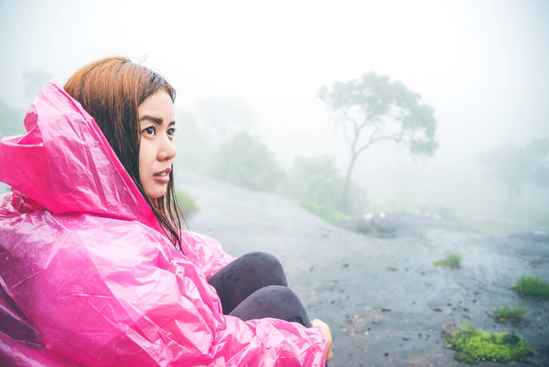 Asian women travel. Morning atmosphere nature Forests. walk in the forest rainy season. puhinrongkla, travel Rainy season. travel Thailand. - Photo, Image
