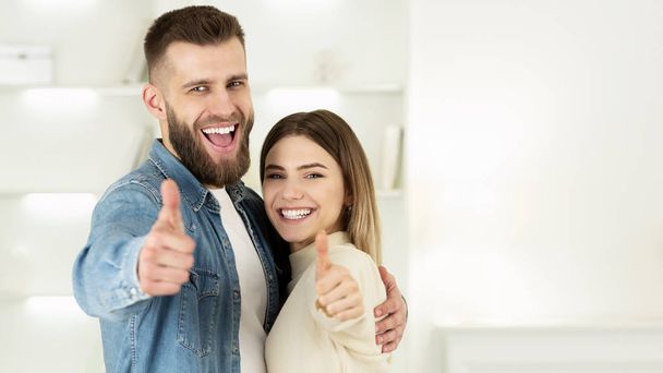 Couple Recommending Real Estate Agency, Showing Thumbs Up - Photo, Image