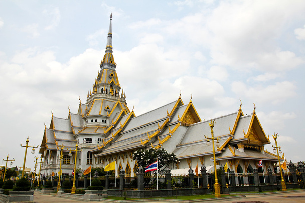 Une grande église en marbre, Wat Sothorn, Chachoengsao Thaïlande
 - Photo, image