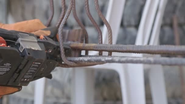 Ocelové výztuže spojující ocelové tyče pro vyztužení betonu - Záběry, video
