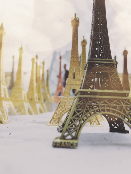 Paris, França, 30 de maio de 2019, Lembranças da Torre Eiffel
 - Foto, Imagem