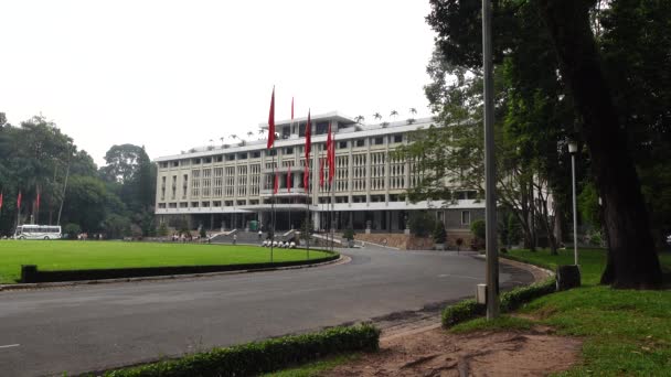 Pałac niepodległości znany jest jako pałac zjednoczenia (Dinh Thong Nhat lub Dinh doc LAP) i został zbudowany w 1962-1966 - Materiał filmowy, wideo