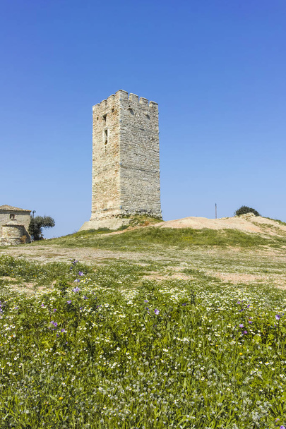 Byzantijnse toren in de stad Nea Fokea, Kassandra, Chalkidiki, Centraal Macedonië, Griekenland - Foto, afbeelding