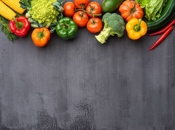 Terveellisiä syömisen ainesosia: tuoreita vihanneksia, hedelmiä ja superruokaa. Ravitsemus, ruokavalio, vegaaninen ruoka käsite
 - Valokuva, kuva
