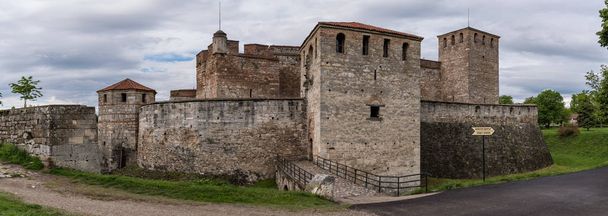 Baba Vida is een middeleeuws fort in het noordwesten van Bulgarije en de belangrijkste bezienswaardigheid van de stad. Baba Vida is de enige volledig bewaard gebleven middeleeuws kasteel in het land. - Foto, afbeelding