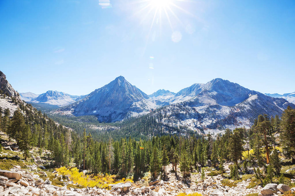Sierra Nevada bergen aard schilderachtig uitzicht  - Foto, afbeelding