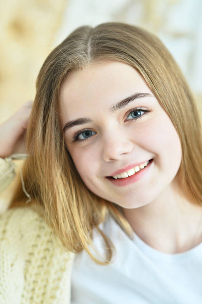 Close up portrait of beautiful teen girl indoors - Fotoğraf, Görsel