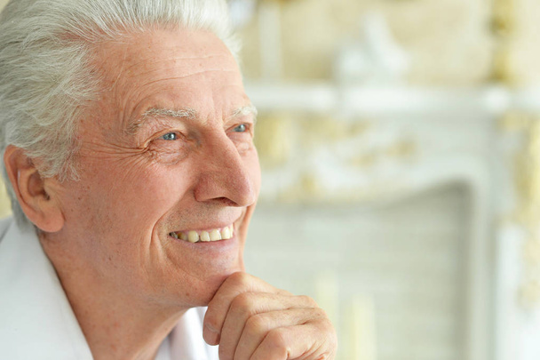 portrait of smiling  senior man at home  - Foto, Imagen