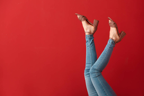 Legs of young woman in stylish shoes on color background - Fotoğraf, Görsel