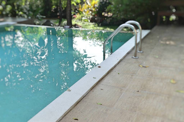 σκάλες Σκάλα μπαρ στην πισίνα - Φωτογραφία, εικόνα
