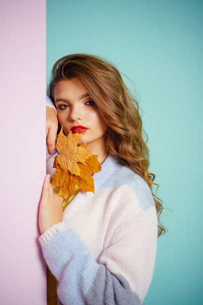 She looks perfectly groomed. Visage model with decorative fall makeup. Pretty girl hold autumn leaves. Adorable fall look. Makeup girl. Make-up trends for autumn - Valokuva, kuva
