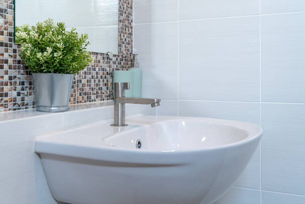 Bathroom interior in new luxury home - Foto, Imagem