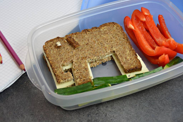 prepare breaktime sandwich in shape of elephant for kids - 写真・画像