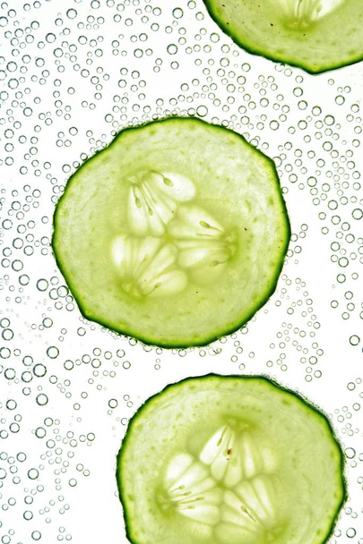 A view sliced cucumber pieces   - Foto, afbeelding