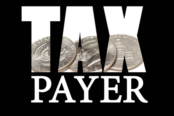 Надпись налогоплательщика с монетами внутри на черном фоне
 - Фото, изображение