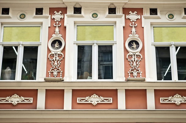 Fachada bonita do edifício velho em Lvov
 - Foto, Imagem