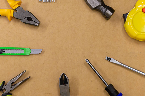 εργαλεία χειρός μεταλλικό γκρίζο χρώμιο-επίστρωση μαχαίρι κατασκευή κατσαβίδι πένσα ταινία μέτρο χάρακα - Φωτογραφία, εικόνα