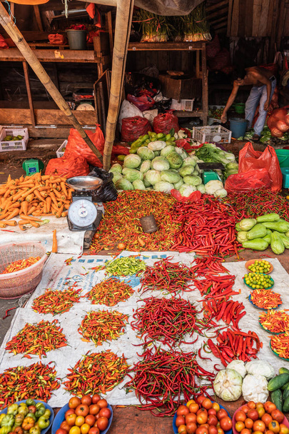Näyttely chili paprikat Terong Street Market Makassar, Joten
 - Valokuva, kuva