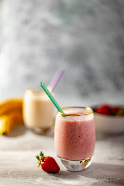 Fresh strawberry and banana smoothie - Fotografie, Obrázek