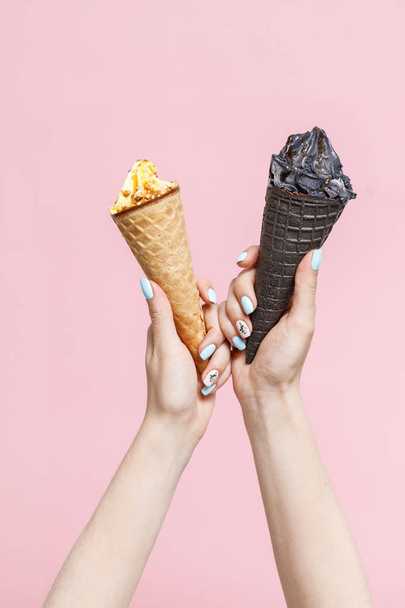 Woman holding Ice Cream in a waffles cones on color background. - Fotografie, Obrázek