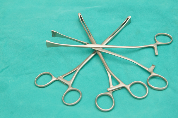 Sebészeti eszközök, steril tábla - Fotó, kép