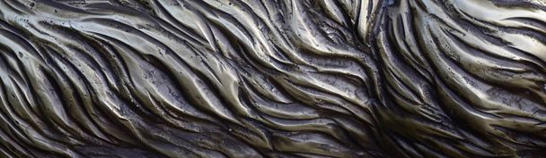 Деталі та декоративний барельєфний орнамент з металу кованого штампування залізних воріт як фонова текстура
 - Фото, зображення