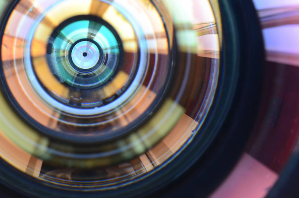 Φακός φωτογραφική μηχανή φωτογραφία close up Προβολή μακροεντολών. Έννοια του φωτογράφο ή δουλειά του άντρα της κάμερας - Φωτογραφία, εικόνα