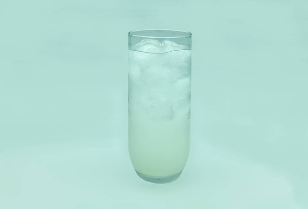 Another glass of iced lemon - Фото, изображение