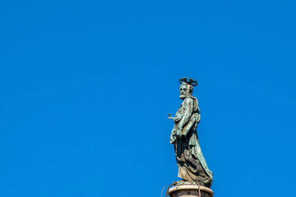 Το άγαλμα της φάλαγγας του Τραϊανού φαίνεται από την Πιάτσα Βενέτσια, Ρώμη Ιταλία - Φωτογραφία, εικόνα