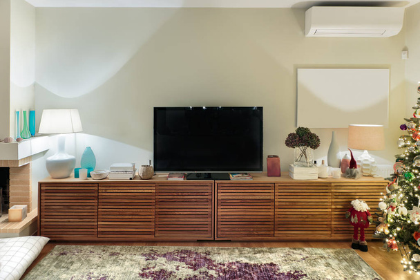 Moderne houten woonkamer kabinet met Flat TV. - Foto, afbeelding