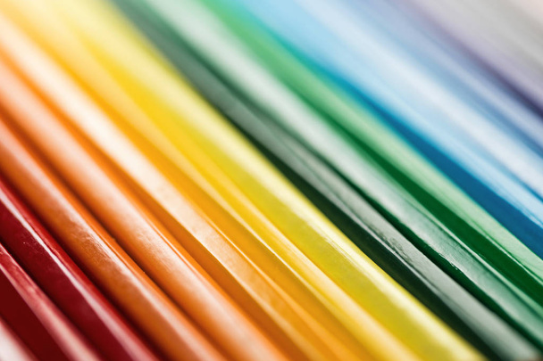 Värillinen kynä piirustukseen
 - Valokuva, kuva